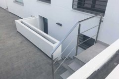 Escalera de comunicación con planta semisótano